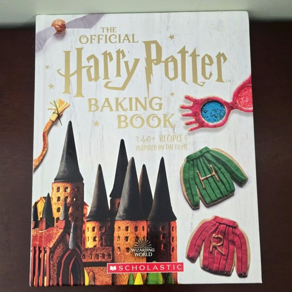 The Official HARRY POTTER Baking Book 40+ Recipes